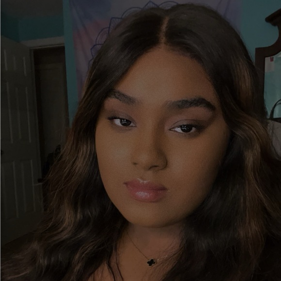 Meet your Posher, Makayla - Picture 1 of 1